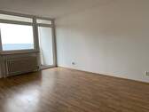 Wohnzimmer (aktuell noch bewohnt) - Noch vor Weihnachten in Ihre neue Wohnung einziehen!