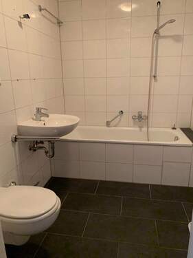 Badezimmer - Etagenwohnung mit 58,30 m² in Ingolstadt zur Miete