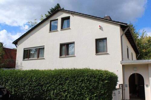 Hausansicht - Renovierungsbedürftige Doppelhaushälfte Bestlage Solln