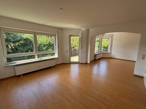 Zimmer - Attraktive 3-Zimmerwohnung - 925,00&nbsp;EUR Kaltmiete, ca.&nbsp; 84,00&nbsp;m&sup2;&nbsp;Wohnfl&auml;che