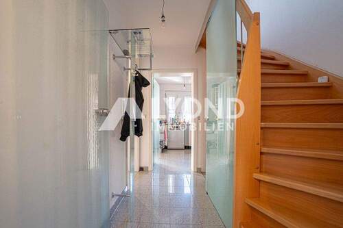 Flur - 5 Zimmer Reihenendhaus zum Kaufen in Nürtingen / Nürtingen-Oberensingen