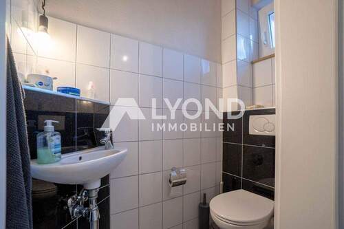 Separates WC - 5 Zimmer Reihenendhaus in Nürtingen / Nürtingen-Oberensingen