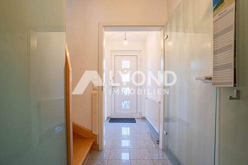 Eingangsbereich - Reihenendhaus mit 122,00 m&sup2; in Nürtingen / Nürtingen-Oberensingen zum Kaufen