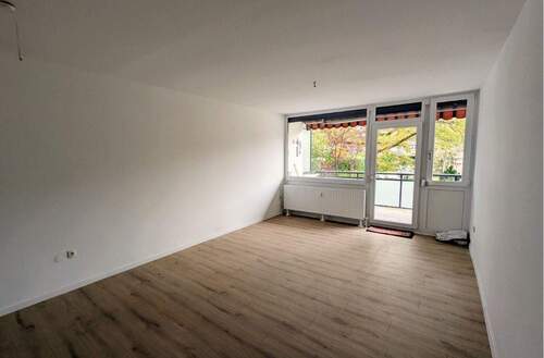 Wohnzimmer - 3 Zimmer Etagenwohnung zum Kaufen in Bremen