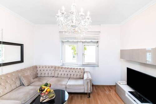 Wohnzimmer 1. OG - 1 Zimmer Mehrfamilienhaus, Wohnhaus zum Kaufen in Frankfurt am Main