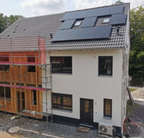 Stilvolles Zweifamilienhaus mit Panorama-Erker, Terrasse & Balkon - Wohnen mitten in Hof (Saale)