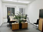 grosses Büro mit 2 Standardarbeitsplätzen - 
