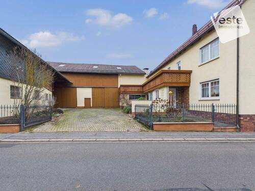 Bild1 - Dreiseithof mit großzügigen Nebengebäuden in Meeder - sofort bezugsbereit