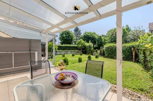 Der Lieblingsplatz an sonnigen Tagen: Garten & Terrasse - 5 Zimmer Reihenmittelhaus zum Kaufen in Metzingen