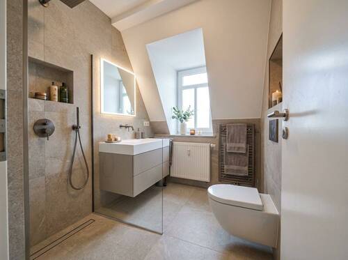 Badezimmer Dusche _modernisiert mit KI - Etagenwohnung mit 104,80 m&sup2; in Dresden zum Kaufen