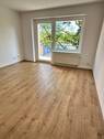 Wohnzimmer - HELLE ATTRAKIVE WOHNUNG MIT BALKON SUCHT NETTEN MIETER!!!