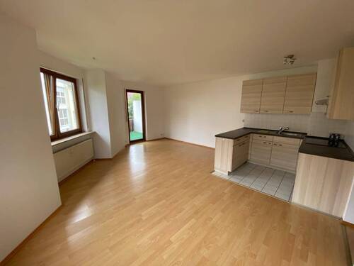 Wohn-Essbereich - Schicke, helle 2-Zimmerwohnung m. EBK und Balkon in ruhiger Lage an EINZELPERSON