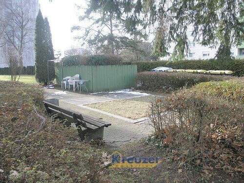 Sandkasten in Wohnanlage - 