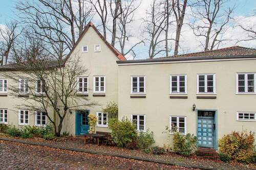 Straßenansicht - 4 Zimmer Mehrfamilienhaus, Wohnhaus zum Kaufen in Lüneburg