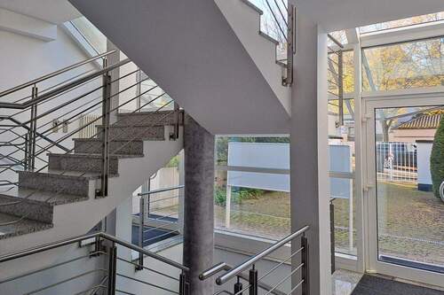 Treppenhaus - 6 Zimmer Etagenwohnung in Essen