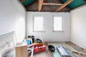 ausbaufähiges 2. Zimmer auf dem Dachboden - 
