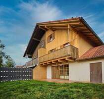 Familienfreundliche Doppelhaushälfte mit ausgebautem Dachgeschoss, Garage und kleinem Garten - Schwarzach