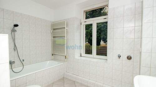 Tageslichtbad mit Wanne - 