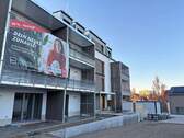 Ansicht der Fassade - Baustand Dezember 2025 - 4 Zimmer Etagenwohnung zur Miete in Markt Schwaben