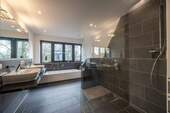 Tageslichtbadezimmer (OG) - 
