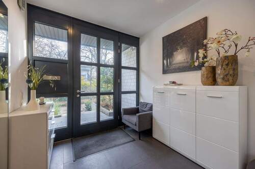 Eingangsbereich - 7 Zimmer Doppelhaushälfte in Neuss