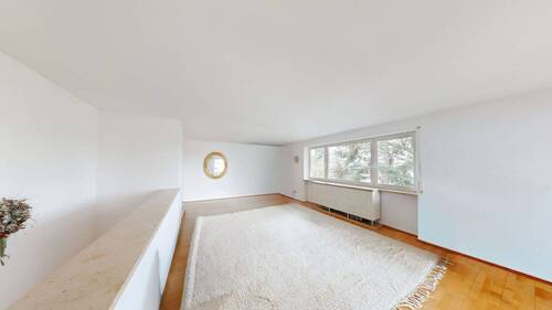 offener Wohnbereich mit Zugang zum Balkon OG - 