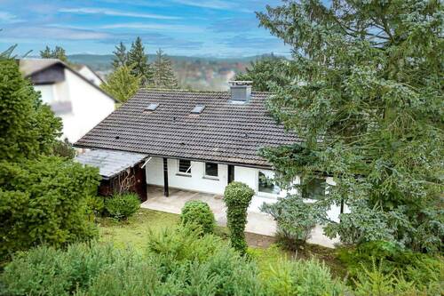 Außenansicht - 8 Zimmer Einfamilienhaus zum Kaufen in Würzburg