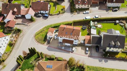 Außenansicht Drohne 2 - 4 Zimmer Doppelhaushälfte zum Kaufen in Rohr i. Nb.