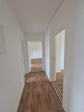 Flur - Etagenwohnung mit 67,20 m&sup2; in Löbau zur Miete