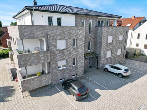Frontansicht - Attraktive, barrierearme 3-ZKB-Wohnung mit Balkon und PKW-Stellpl.