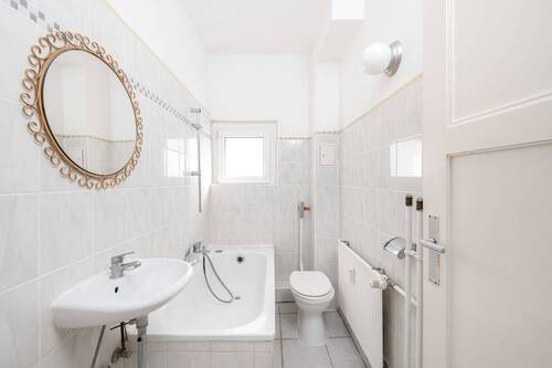 Bad - Etagenwohnung mit 46,00 m&sup2; in Berlin zum Kaufen