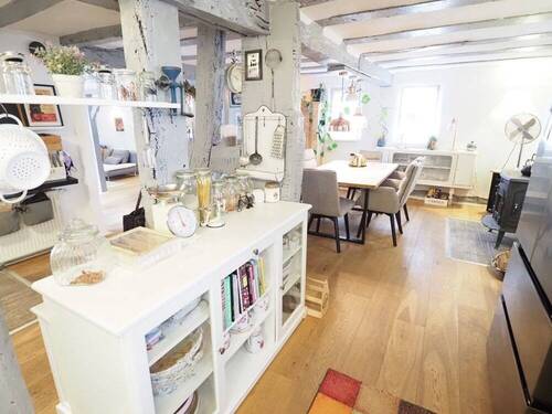 Blick von der Küche in den Essbereich - 