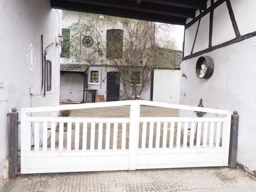 Hofeinfahrt - 5 Zimmer Einfamilienhaus in Runkel