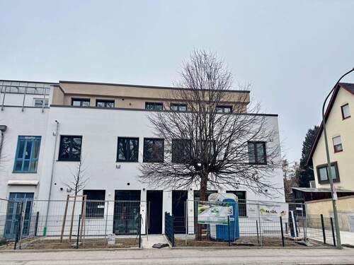 Straßenansicht des Mehrfamilienhauses - Etagenwohnung mit 60,50 m&sup2; in München zur Miete
