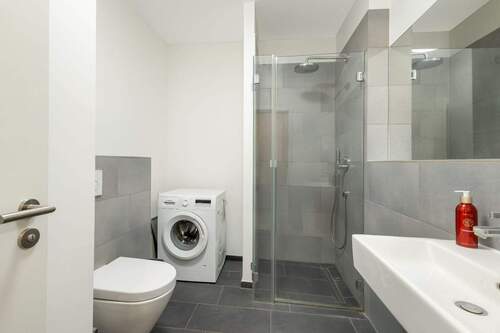 Badezimmer mit Dusche - 