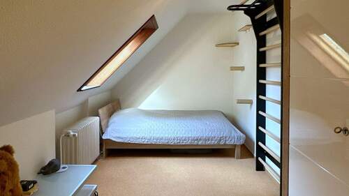 24 Kleines Kinderzimmer DG - 