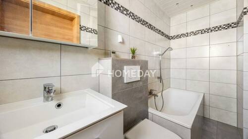 Haus_1. OG Badezimmer 1 - 