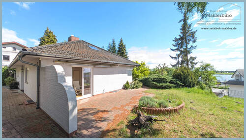 westliche Gartenseite mit Abendsonne - 