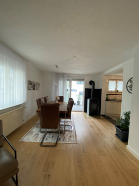 Esszimmer Zugang Balkon - 5 Zimmer Doppelhaushälfte zum Kaufen in Gärtringen