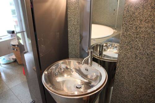 BADEZIMMER MIT ECKBADEWANNE - 
