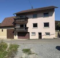 Für Selbermacher: 2-Familienhaus Bauernhaus mit Garagen - Öhringen Baumerlenbach