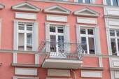 Fassade - Solide investieren: Vermietete 4-Zimmer-Wohnung in Berliner Szenekiez Fhain - Provisionsfrei
