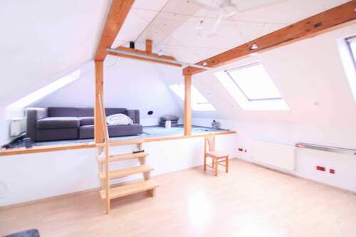 DG - Gepflegtes Einfamilienhaus mit Einliegerwohnung, Garten und Garage