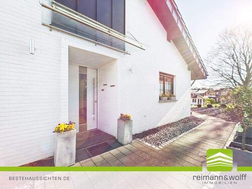 Hauseingang - REIMANN&WOLFF Hückelhoven-Schaufenberg: 'Ein wahrer Wohngenuss.'