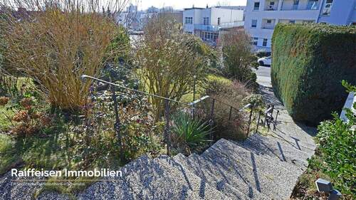 RAIBA IMMO - Wohnen am Sonnenhang 1 - Treppe außen - 