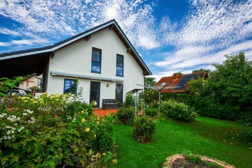 Hausansicht Garten - 6 Zimmer Einfamilienhaus zum Kaufen in Eischleben