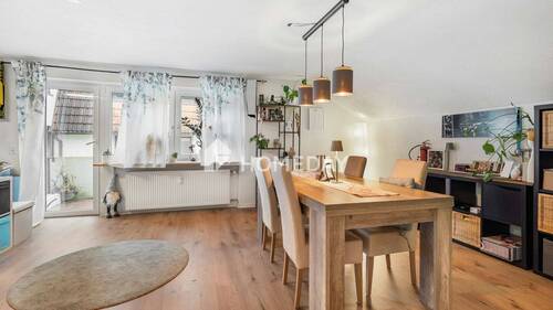 Esszimmer 2 - Einziehen & Wohlfühlen: Stilvolle, modernisierte 3-Zimmer-Wohnung mit Sonnenbalkon in zentraler Lage