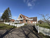 Hausansicht von Straße - 7 Zimmer Mehrfamilienhaus, Wohnhaus zum Kaufen in Petershagen