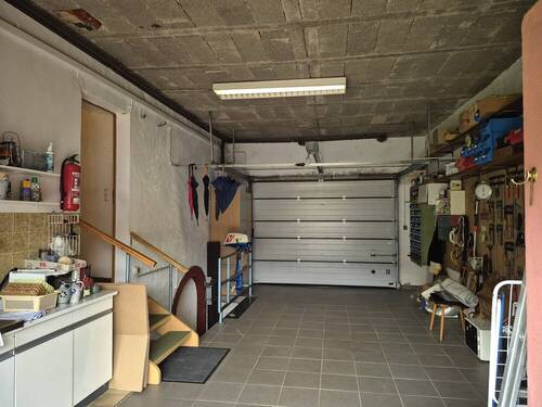 Garage mit Sektionaltor - 