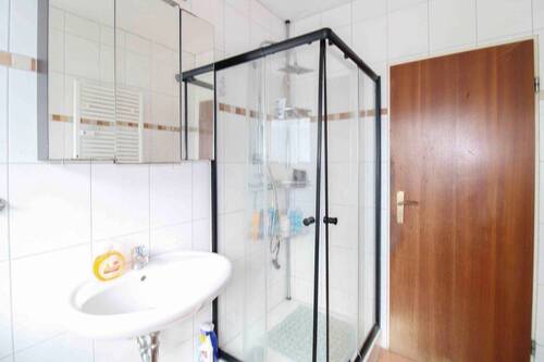 Badezimmer - Viel Platz & viele Möglichkeiten: Maisonettewohnung mit TG-Stellplatz